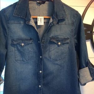 NWT Ci Sono ladies denim top